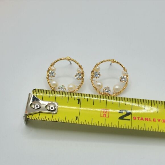 Dainty gold pearl and rhinestone hoop earrings - Picture 6 of 6